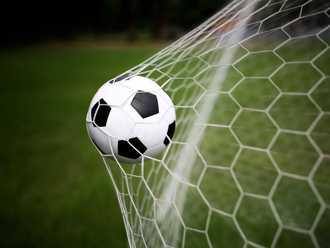 12 футбольных европейских топ-клубов объявили о создании нового турнира, УЕФА грозит отлучить футболистов от других чемпионатов