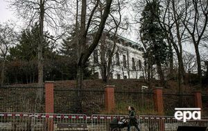 В Праге требуют от посольства РФ освободить около полгектара парка