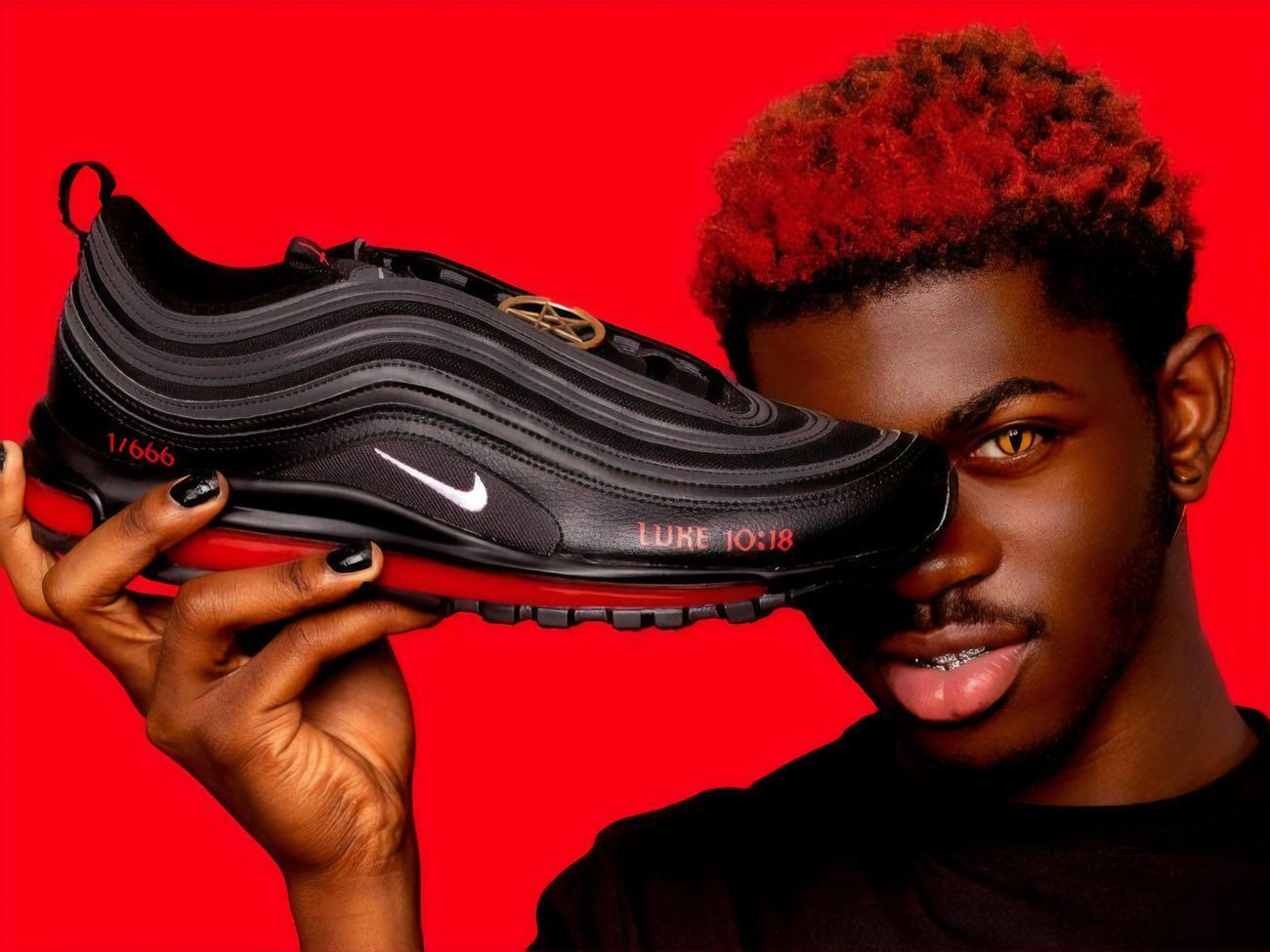 Кросівки Satan Shoes спільно з MSCHF випустив американський репер Lil Nas X