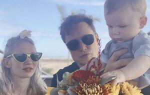 В мае 2020 года у Граймс и Маска родился сын