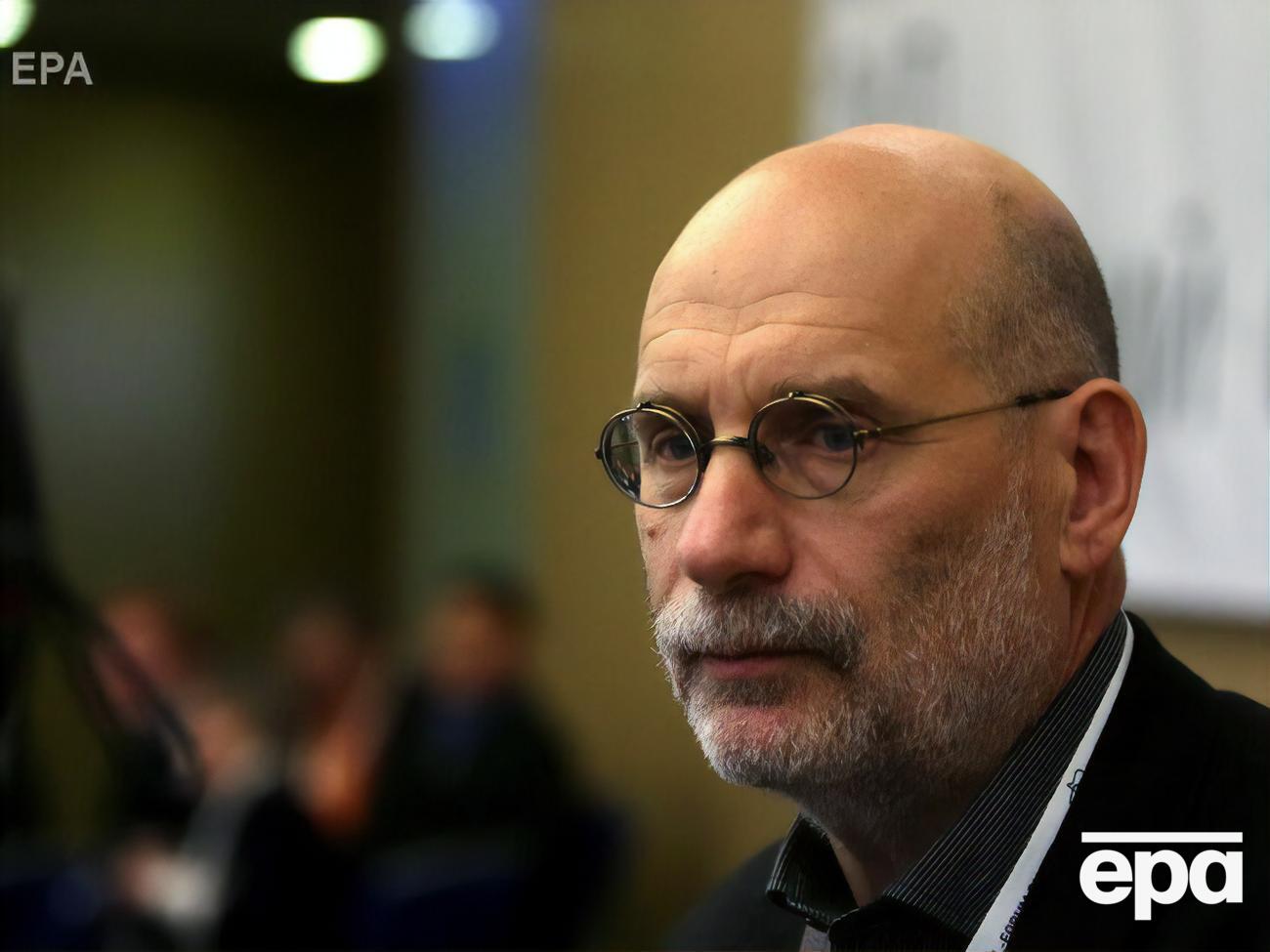 Акунін: У протидії опонентів, один із яких сидить у в'язниці, завжди програє той, хто посадив до в'язниці, тому що той, хто сідає у в'язницю, стає практично невразливим