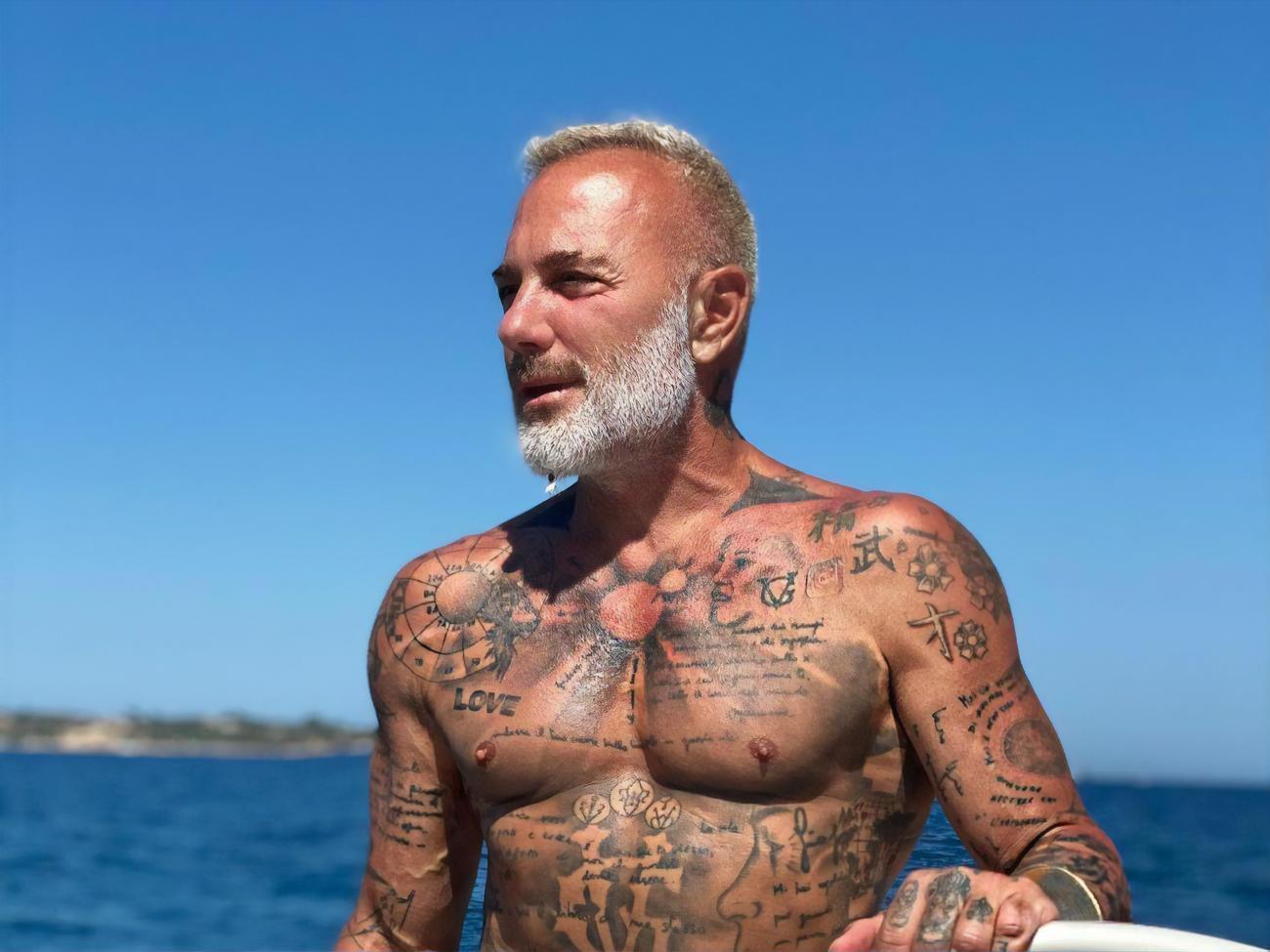 Вакки известен как&nbsp;"танцующий миллионер"&nbsp;благодаря своим постам в Instagram