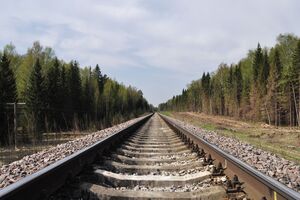 По предварительным данным, причиной аварии стали грубые нарушения в содержании верхнего строения путей