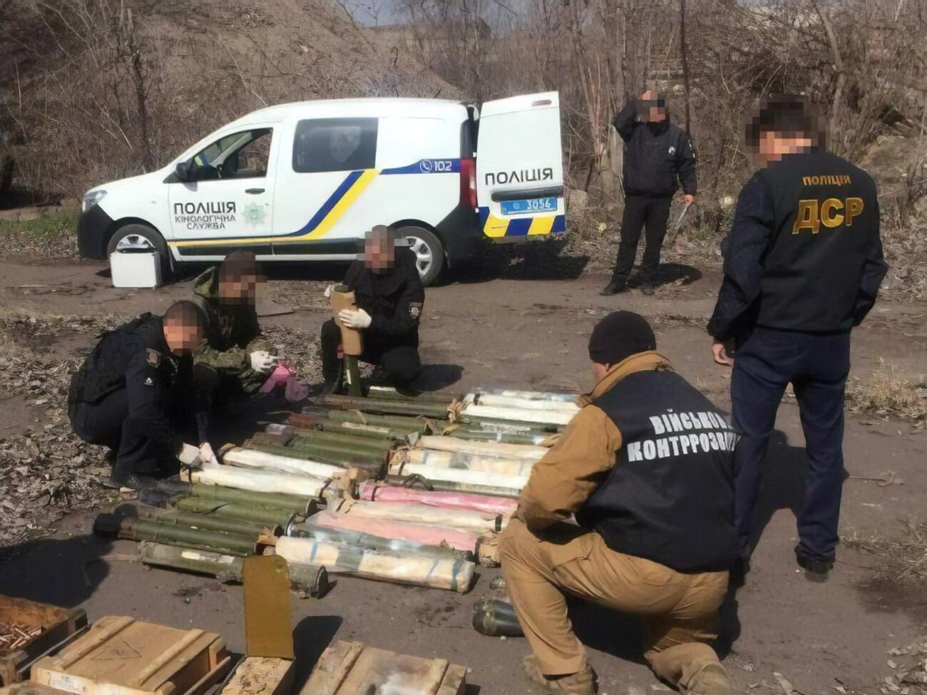 Боеприпасы направили на экспертизу, полиция устанавливает владельца заброшенного здания