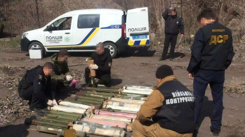 Боеприпасы направили на экспертизу, полиция устанавливает владельца заброшенного здания