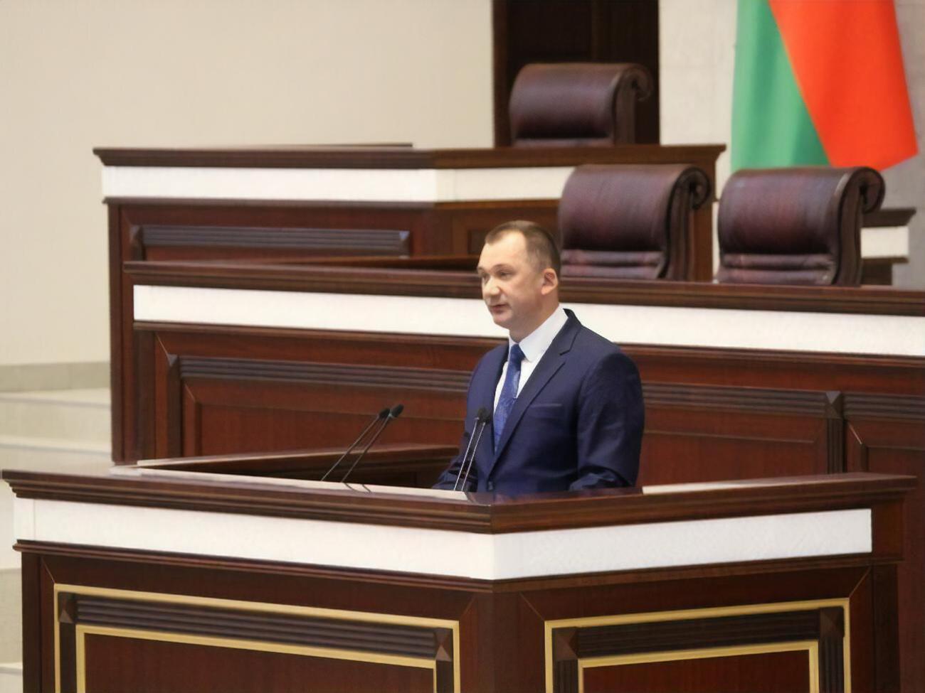 На журналистов распространяется требование по соблюдению порядка наравне с участниками массовых мероприятий, сказал Кубраков