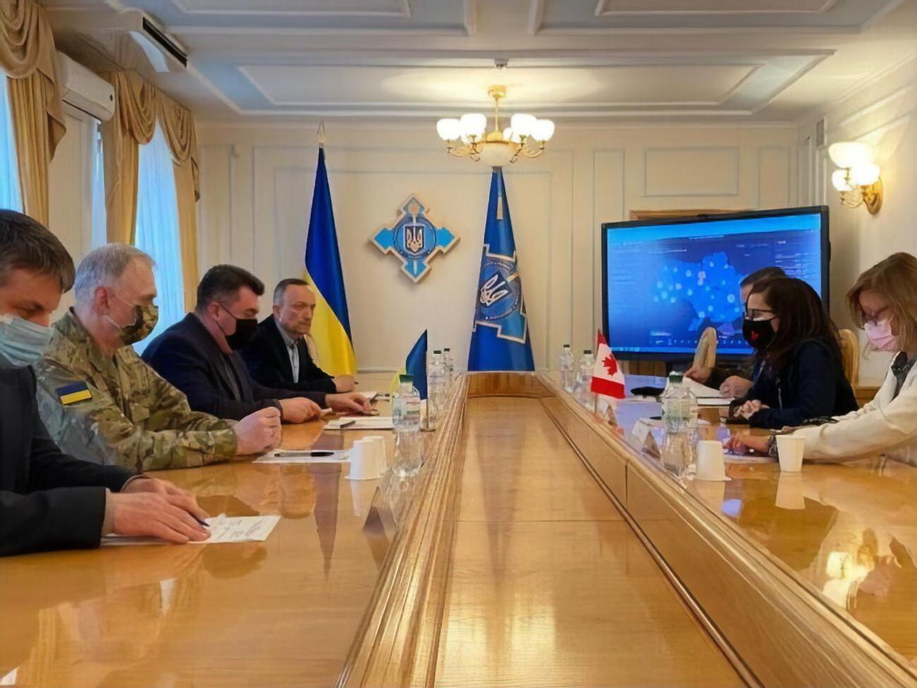 Секретарь СНБО Украины обсудил с послом Канады&nbsp;вопросы сотрудничества в сфере безопасности