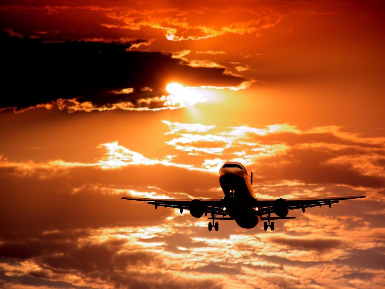 Частину повітряного простору над Кримом оголошено "тимчасово небезпечним регіоном" для польотів