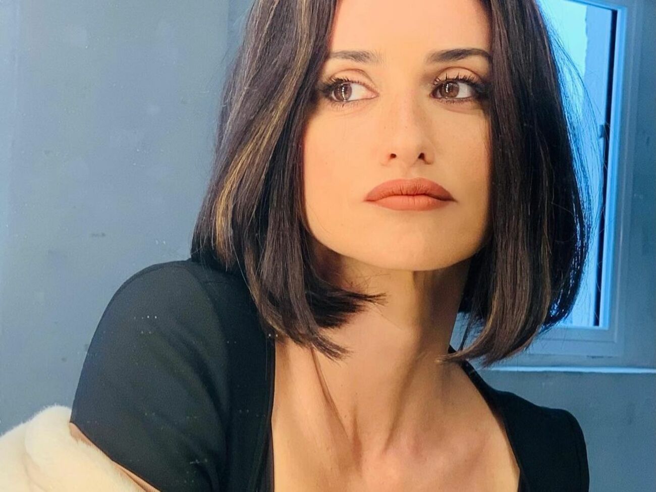 Крус укоротила длину волос