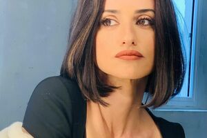 Крус укоротила длину волос