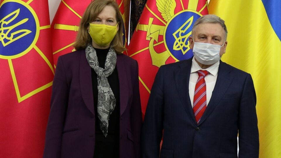 Собеседники договорились укреплять взаимодействие в сфере безопасности и обороны