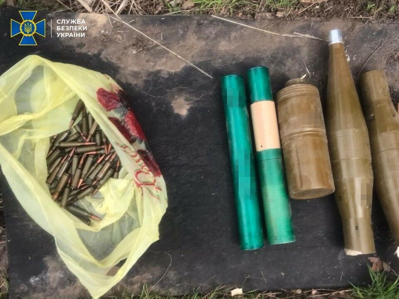 В тайнике обнаружили боеприпасы к гранатометам, гранаты и много патронов