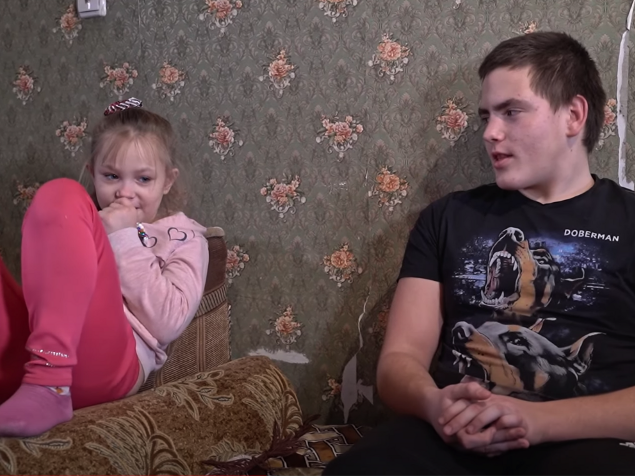 У першому випуску проєкту &ndash; історія Максима та Лізи, від яких відмовилася мати