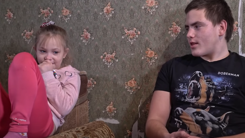 У першому випуску проєкту – історія Максима та Лізи, від яких відмовилася мати