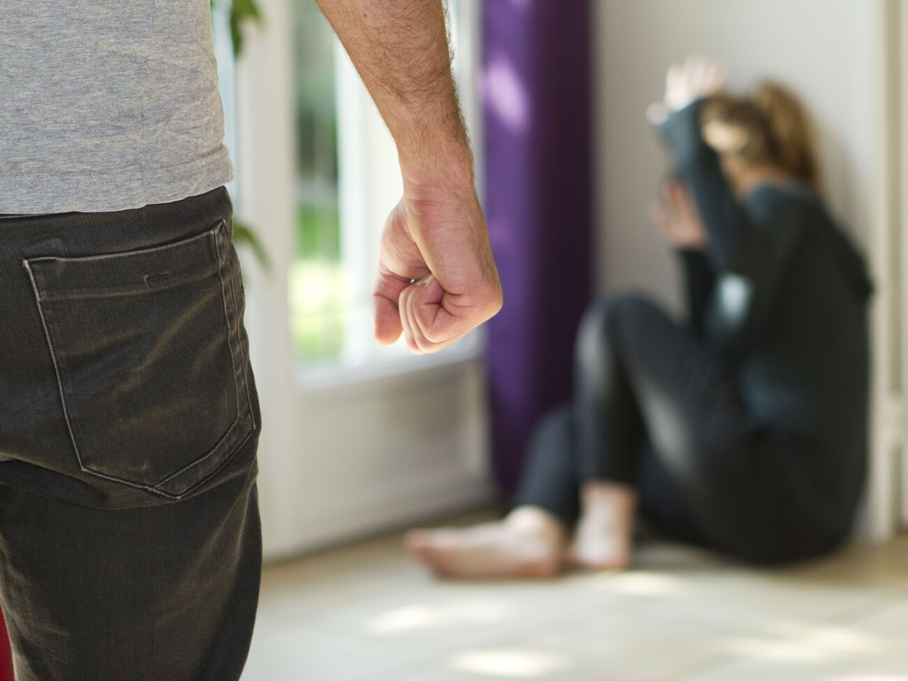 У МВС мають намір запровадити засоби електронного контролю за людьми, які скоюють домашнє насильство