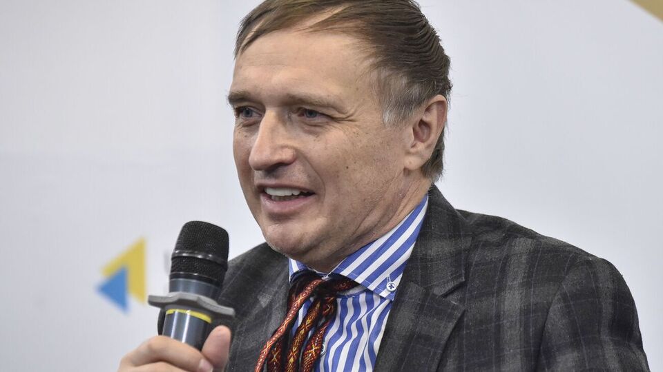 Відповідно до закону, навчальний рік у школах не має тривати довше ніж до 1 липня, зазначив Кононенко