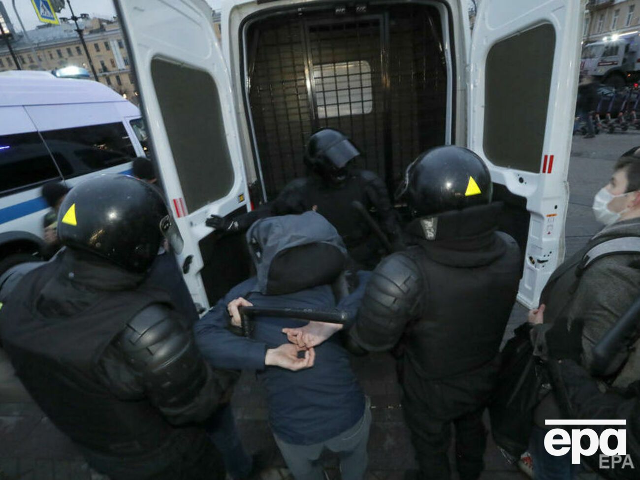 Загальна кількість затриманих на акціях у Росії перевищила тисячу, повідомили правозахисники