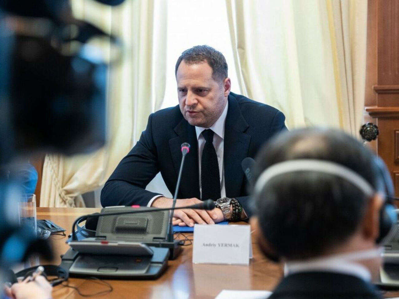 Україна готова передати в ОРДЛО п'ятьох людей, сказав Єрмак