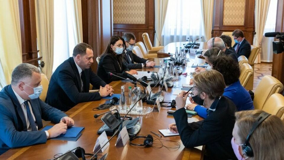 Чтобы РФ отвела войска от границ Украины, важно дипломатическое давление со стороны стран G7, сказал Ермак