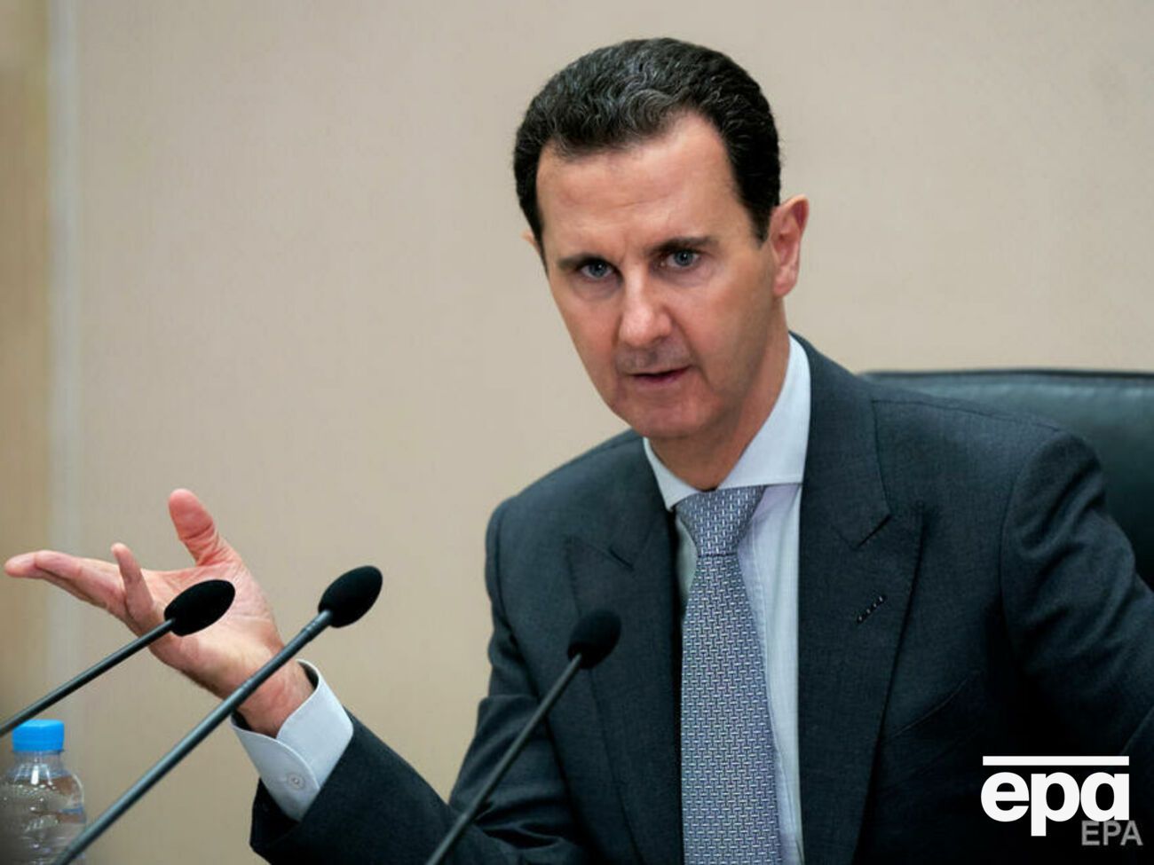 Асад впервые стал президентом Сирии в 2000 году