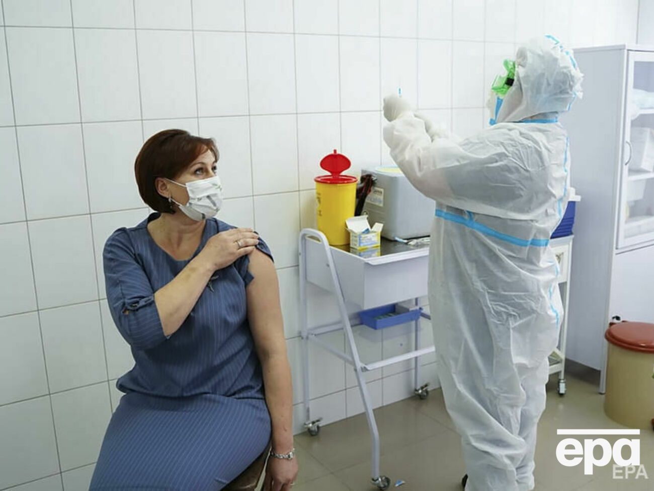 Вакцинацію в Україні розпочали 24 лютого