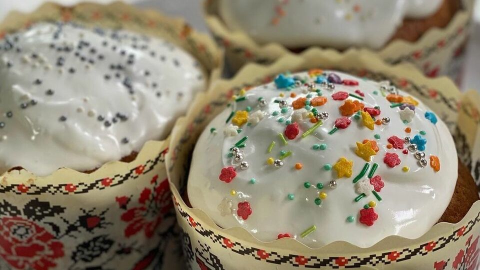 Готовые паски можно украсить по своему усмотрению