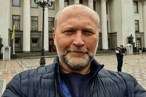 РФ розпочала відведення військ від кордонів України. Як казав класик: "От бач, злякався, й…баний сцикун". Градус напруги спав. Погано, що не назавжди