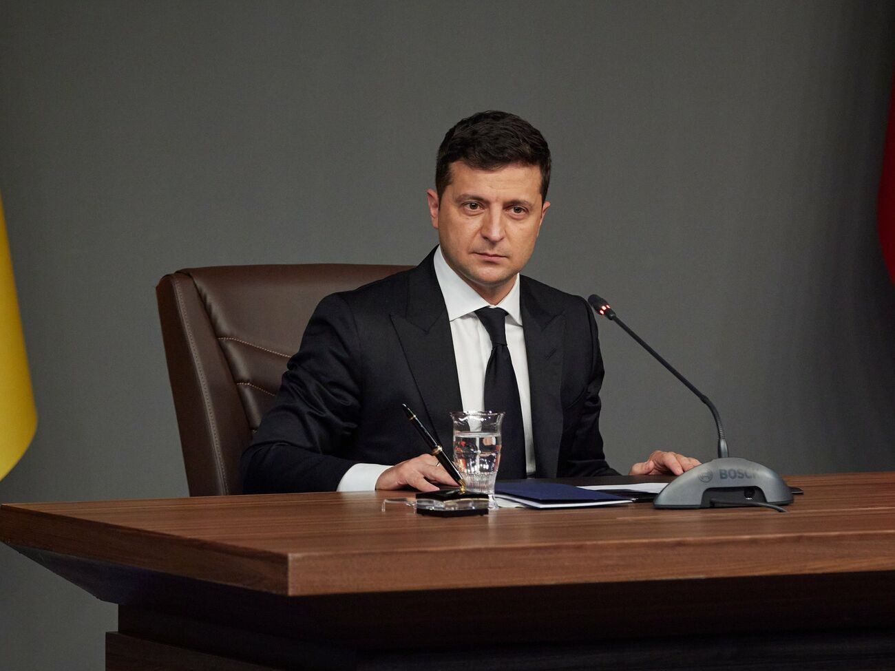 Зеленський: Україна завжди напоготові, але вітає будь-які кроки зі зменшення військової присутності й деескалації ситуації на Донбасі