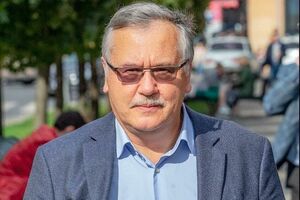 Чехия выгоняет российских "дипломатов" за агрессивные действия. Почему украинские власти не решили этот вопрос за семь лет войны?