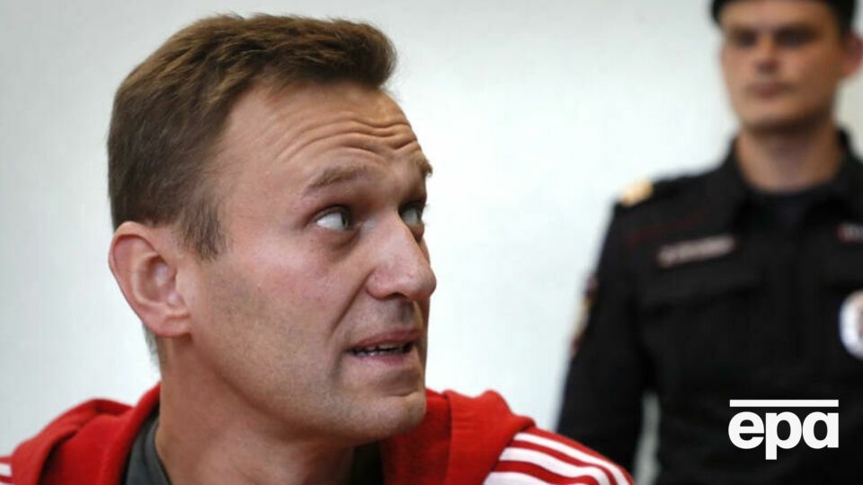 Навальный требует допустить к нему независимых врачей