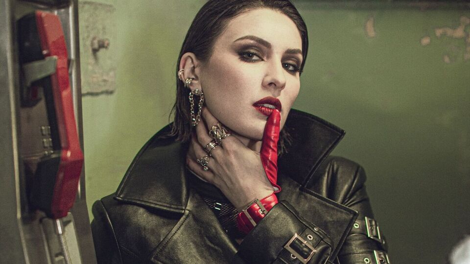 Maruv знялася в ролі жінки-вамп