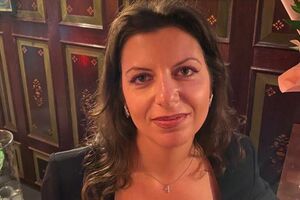 Навальный очень вовремя выходит из голодовки, написала в соцсетях Симоньян