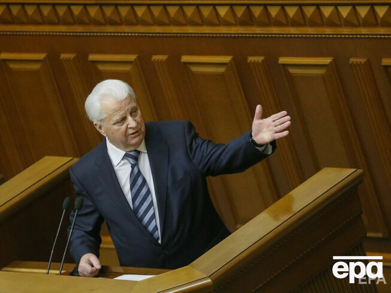 Кравчук заявил, что Украина должна использовать все возможности для прекращения войны на Донбассе