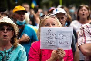 36% громадян не підтримують норми закону про використання української мови у сфері обслуговування