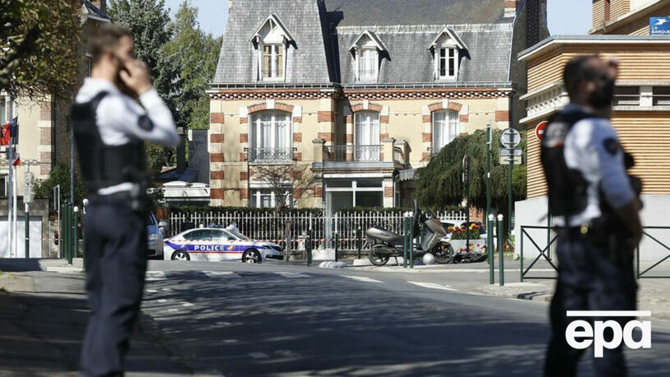 Убийство полицейской в пригороде Парижа расследует Национальная антитеррористическая прокуратура