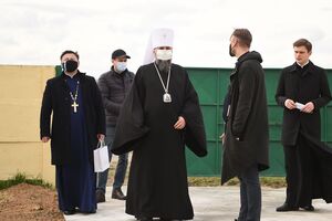 Приют открывал митрополит Епифаний (по центру)