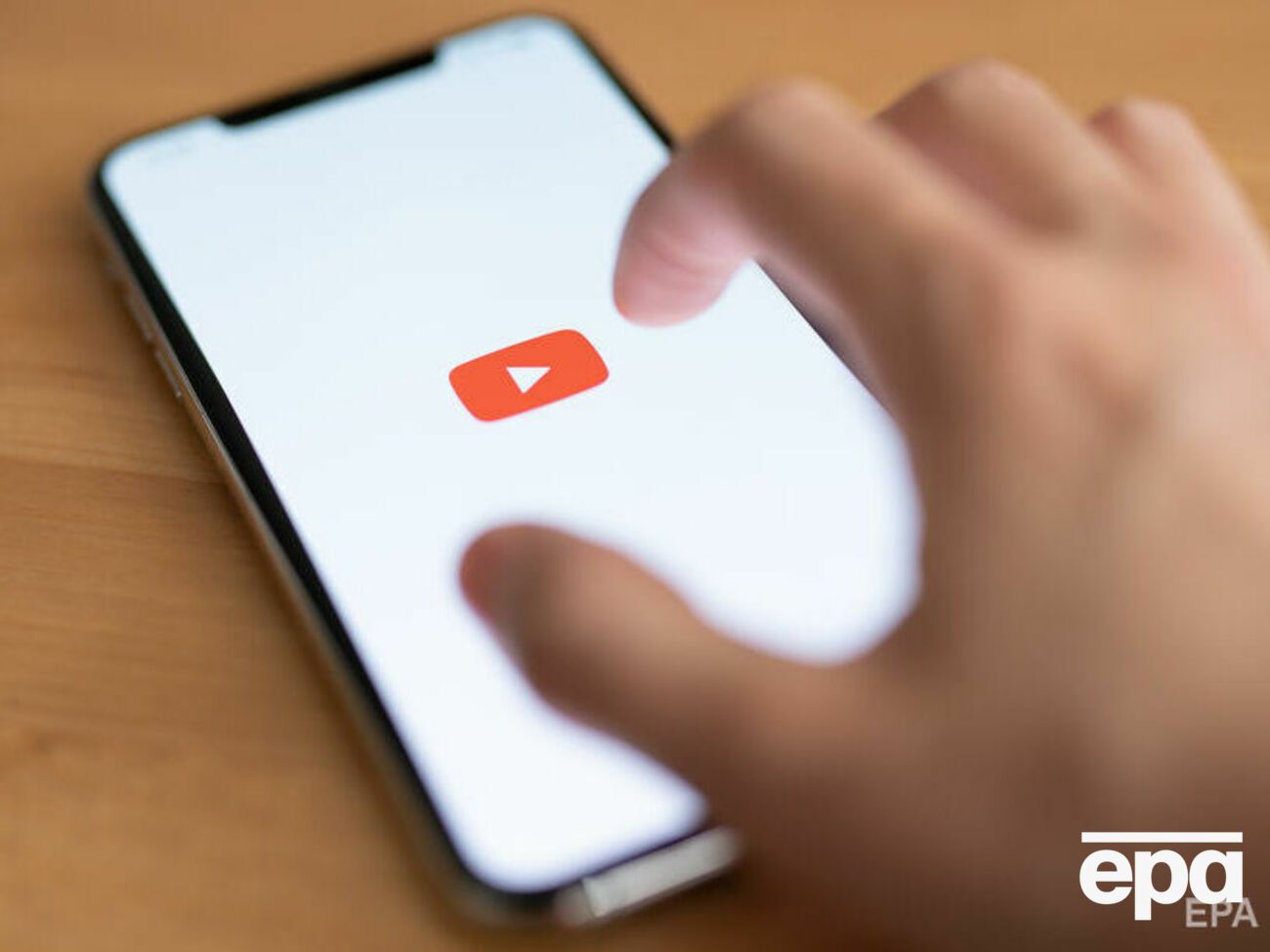 YouTube-каналы ZIK, NewsOne и "112 Украина" открываются в режиме VPN