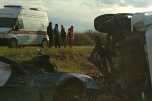 Автомобили оказались в кювете