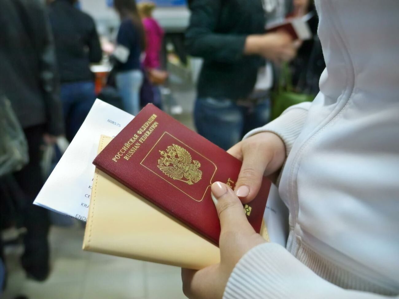 У лютому у РФ говорили, що громадянство Росії за спрощеною схемою надали 639 тис. жителів окупованих районів Донбасу