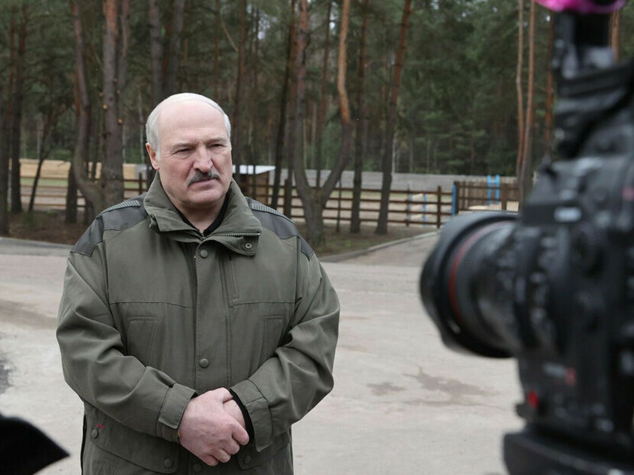 Головне для нас – людям дати роботу та економіка, сказав Лукашенко