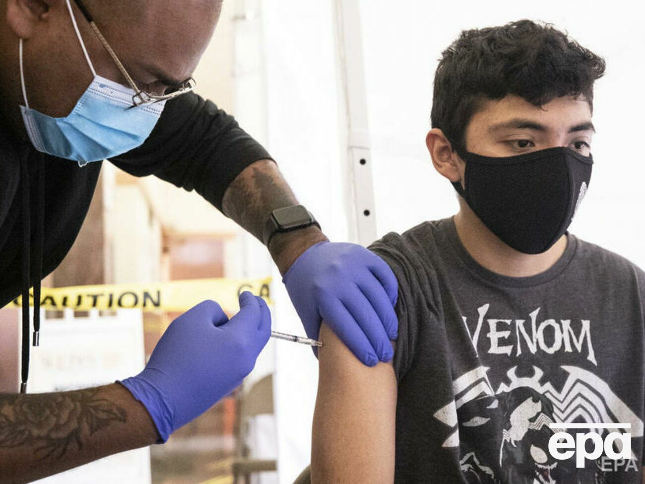 Препараты от COVID-19 компаний Pfizer/BioNTech и Moderna требуют введения двух доз