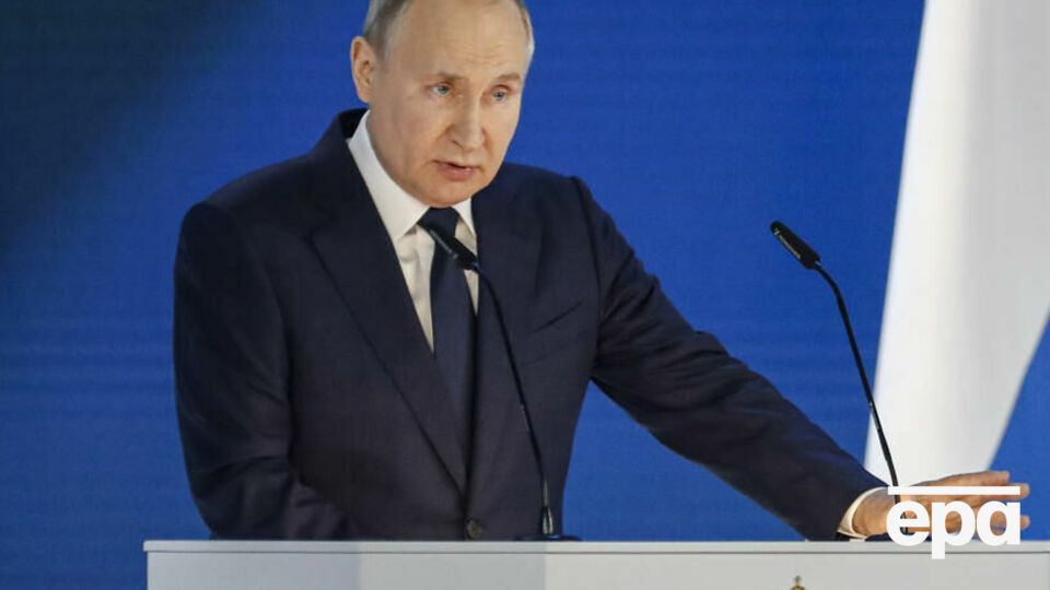 Путін заявив, що "з подивом дивиться", що написано в російських підручниках