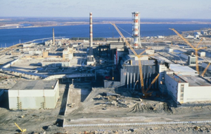 Конструкцію тримає два мостові крани – кожен розміром із літак Boeing