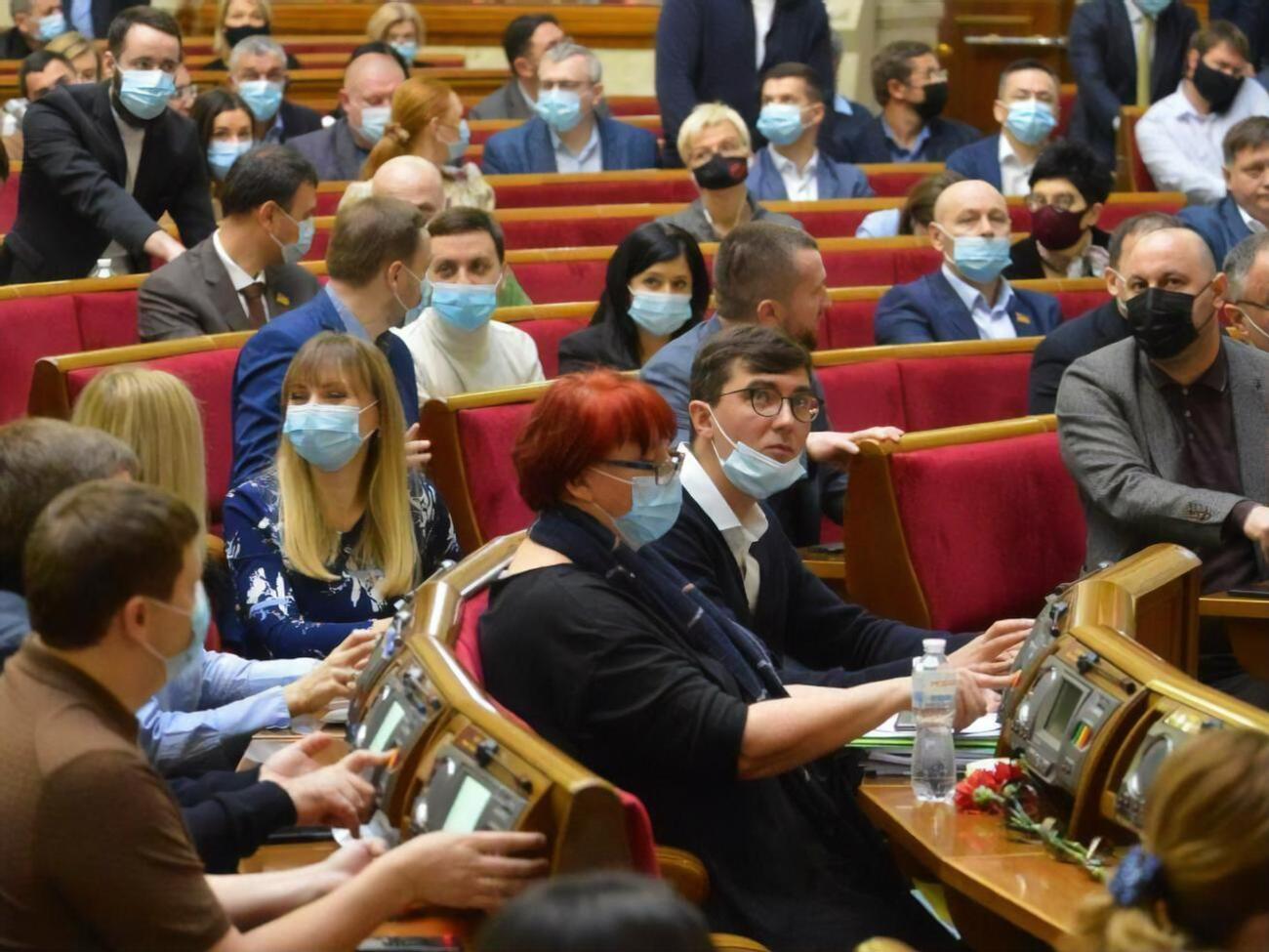 Рада планирует рассмотреть 13 законопроектов на внеочередном заседании