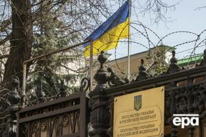 Сотруднику украинского посольства рекомендовали покинуть Россию до 30 апреля