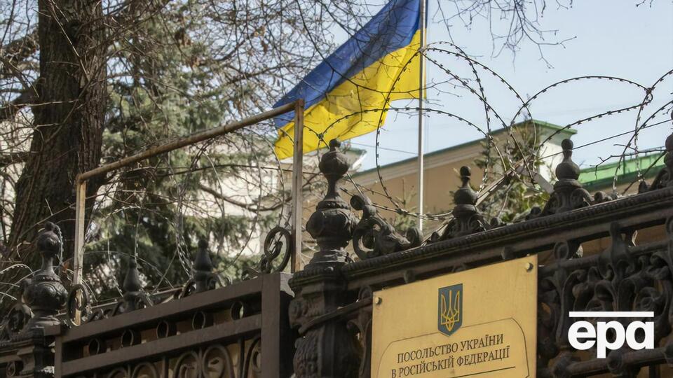 Співробітникові українського посольства рекомендували покинути Росію до 30 квітня