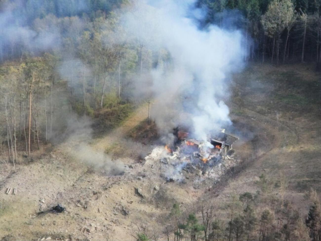 По данным расследования, сотрудники российской разведки пробовали выкупить боеприпасы, предназначавшиеся для Украины, а когда это не удалось, взорвали их
