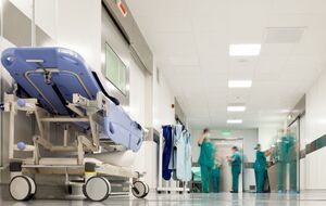 В больницах хватает мест, но не хватает кислорода для "тяжелых" больных, говорит врач