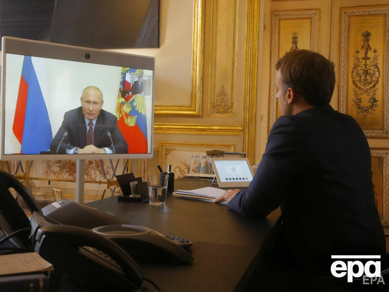 Путін у розмові з Макроном заявив, що Києву треба вести діалог із Донецьком і Луганськом