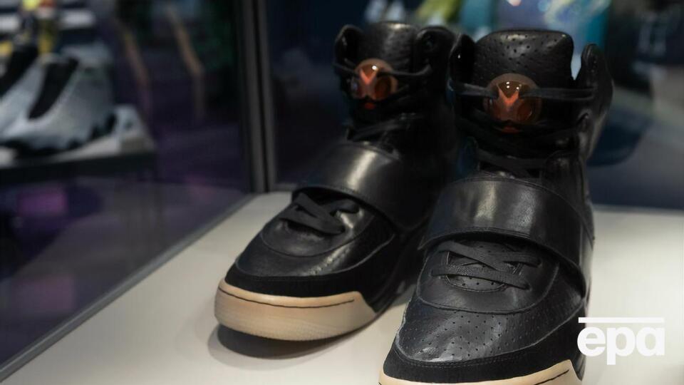 Кросівки Air Yeezy увійшли в історію моди після виступу Веста на 50-й церемонії премії "Греммі"